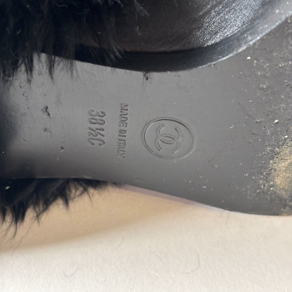 Vintage Chanel Black Faux Fur Trim Leather Ankle Boots | Made in Italy - Picture 7 of 8